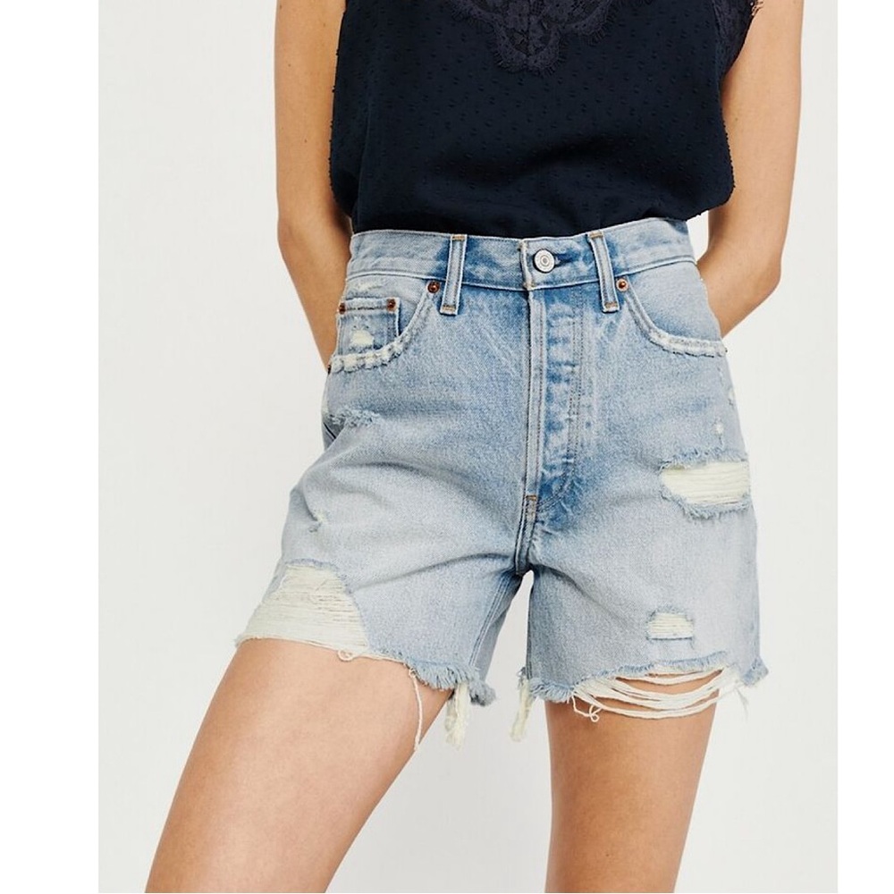 Abercrombie & Fitch High Rise 4" Denim Shorts. Size 6/28.